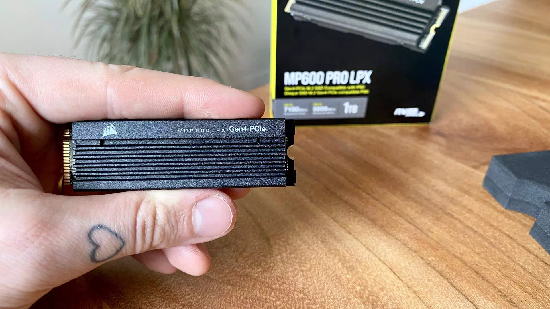 Le SSD Corsair MP600 PRO LPX est un modèle de choix pour la PS5