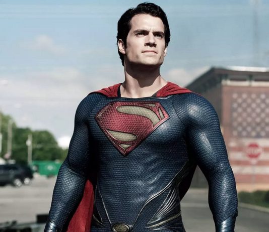 Superman: Henry Cavill confirme la reprise de son rôle avec du lourd à venir Henry Cavill annonce son retour en tant que Superman