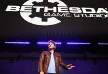 Bethesda : une grosse fuite sur les prochains jeux, y compris un remaster d’Oblivion Todd Howard devant un écran géant avec le logo Bethesda