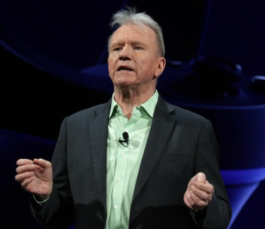 Jim Ryan quitte son poste de PDG chez PlayStation Jim Ryan en plein discours pour PlayStation