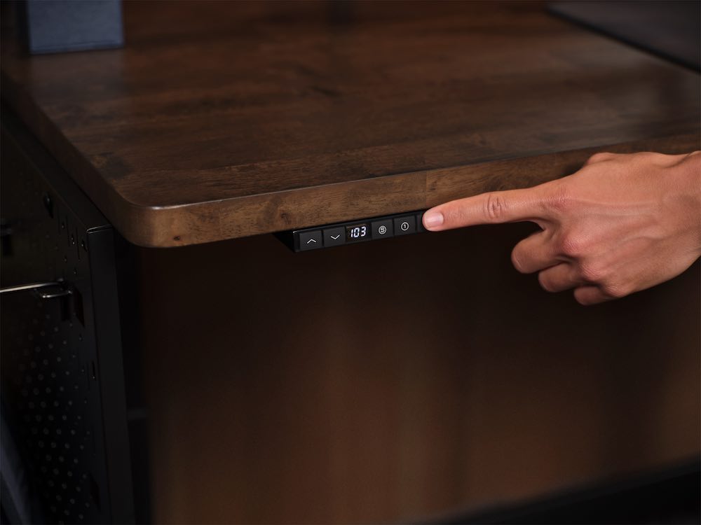 Le bureau Corsair Platform:6 Elevate peut faire évoluer sa hauteur