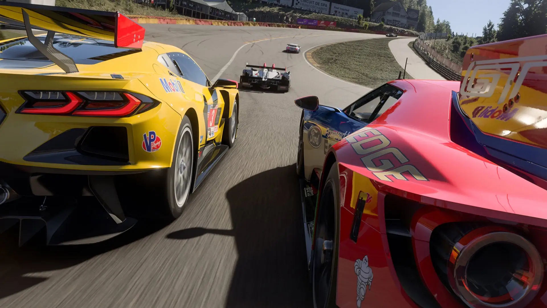 Une Corvette et une Ford se livrent bataille à Francorchamps sur Forza Motorsport