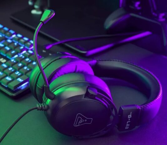 TEST – Casque The G-Lab Korp TITANIUM et du K-Stand Hydrogen Korp Titanium