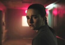 The Last of Us Saison 2 Episode 2: une adaptation TV toujours au top ? Abby dans un couloir sombre d’hôpital dans l’épisode 2 de la saison 2 de The Last of Us