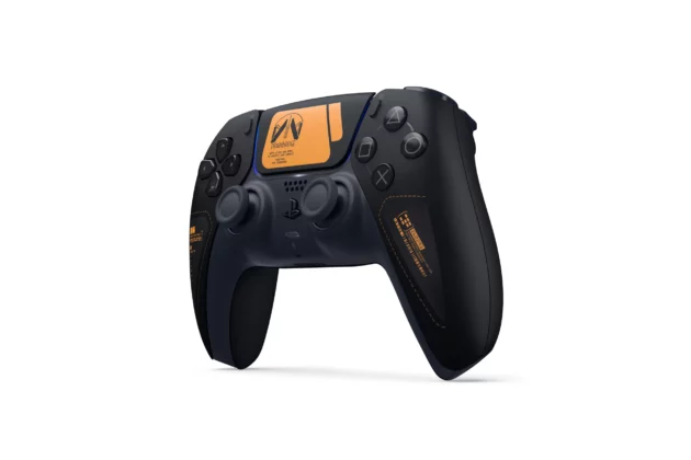 Vue latérale de la manette PS5 Death Stranding 2: On the Beach édition limitée avec logo Drawbridge