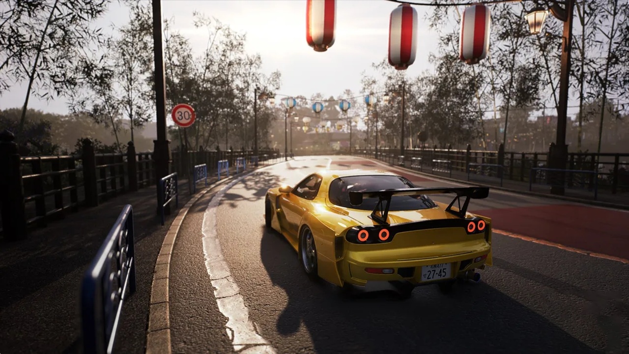 Voiture sportive jaune dans les rues décorées de lanternes japonaises dans JDM: Japanese Drift Master