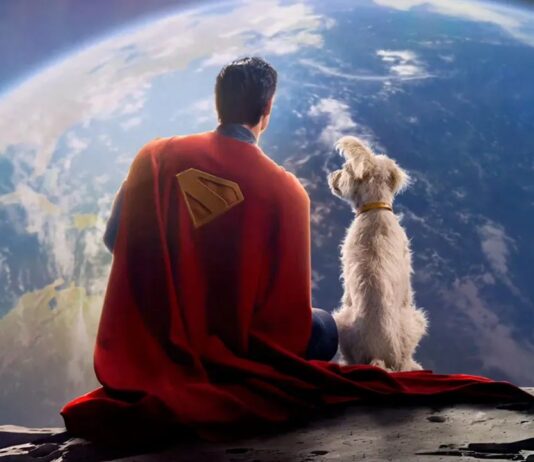 Le prochain Superman de James Gunn serait le plus court depuis 1987 Superman et Krypto du film de James Gunn regardant la Terre de loin