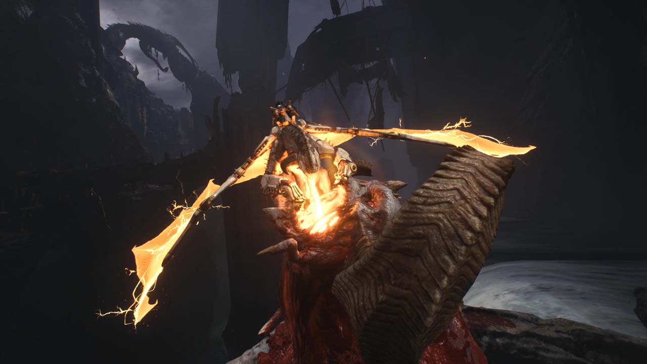 Le DOOM Slayer chevauche une créature démoniaque dans une zone marécageuse et obscure