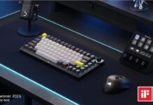 Corsair présente le MAKR 75 et sa Web App pour les claviers DIY au Computex 2025 Kit de montage du clavier Corsair MAKR 75 en cours d’assemblage sur un bureau gaming