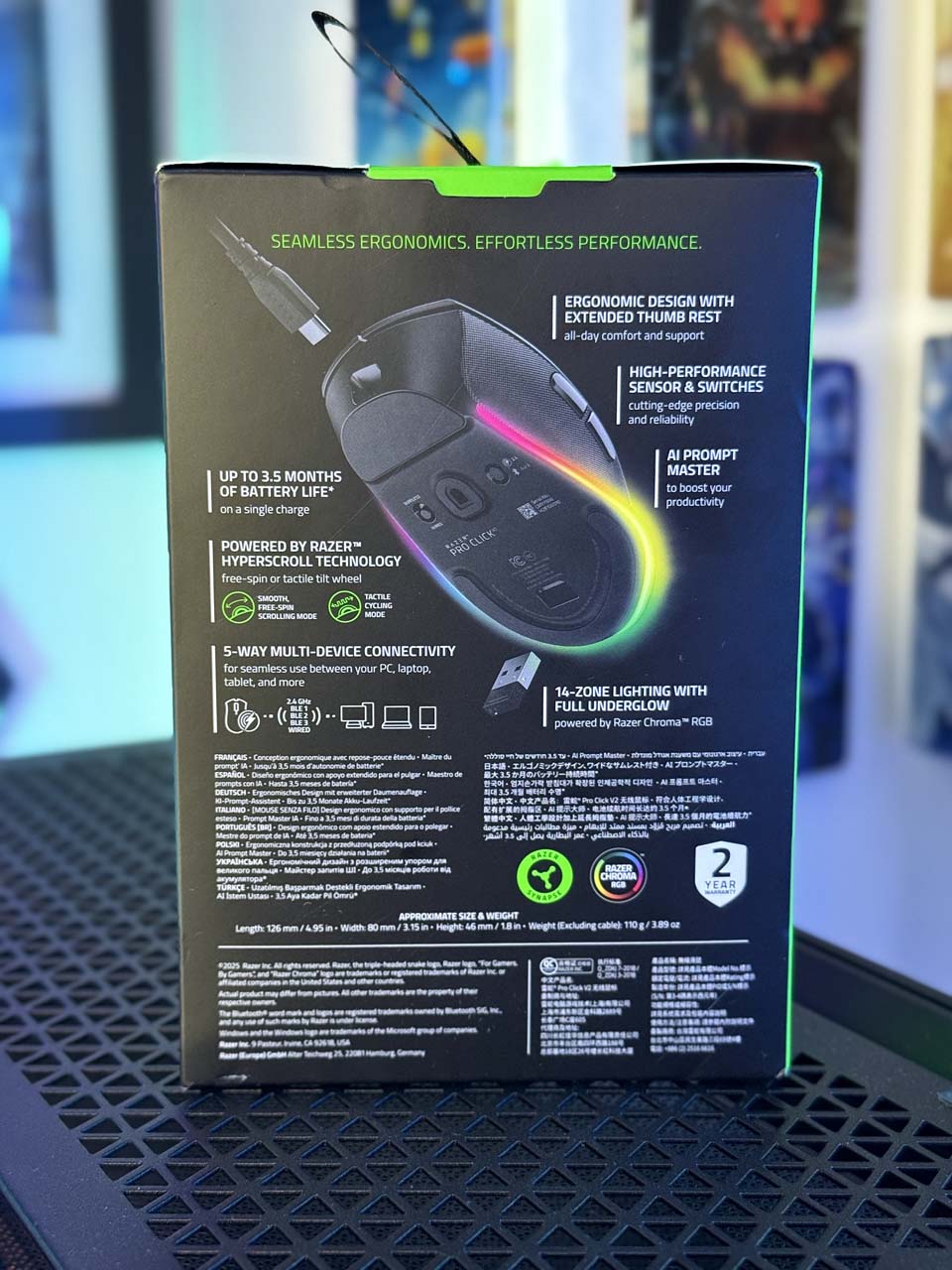 Caractéristiques techniques au dos de la boîte de la RAZER Pro Click V2 : autonomie, capteur, IA, éclairage RGB
