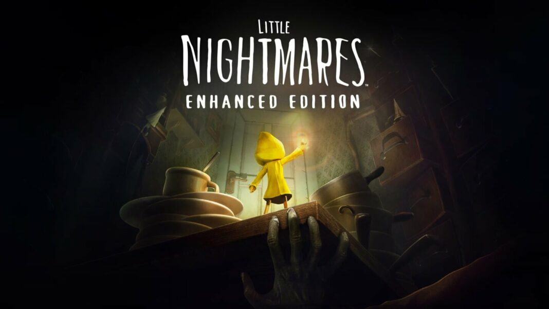 isuel officiel de Little Nightmares Enhanced Edition avec Six en ciré jaune, debout devant une porte, tenant un briquet