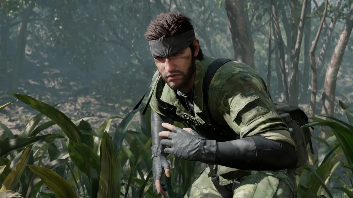  Naked Snake en position d’infiltration dans la jungle avec tenue camouflage 