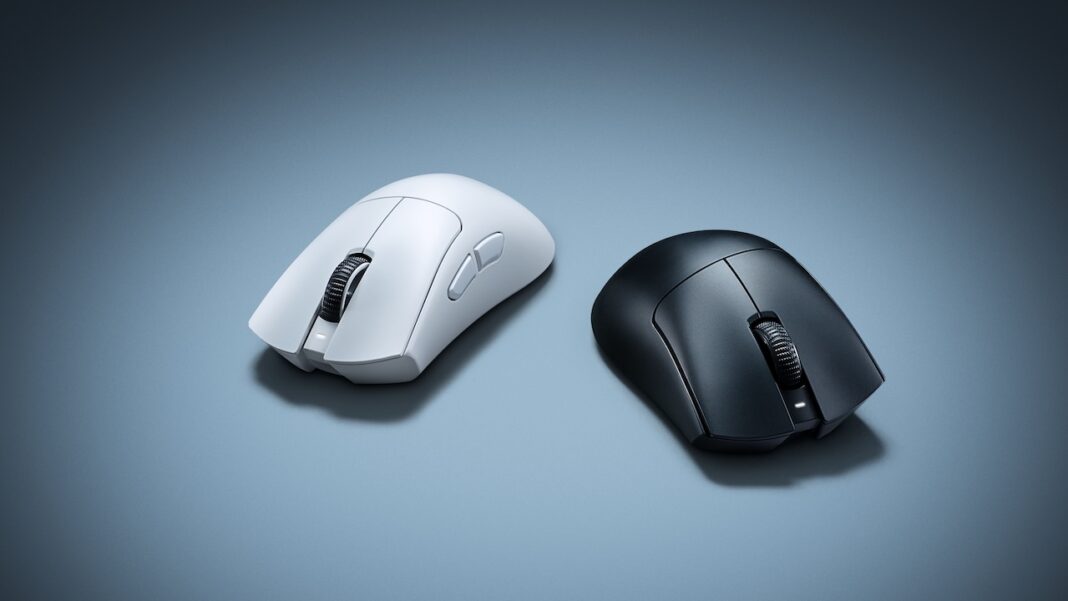 Razer DeathAdder V4 Pro en coloris noir et blanc, design ergonomique ultraléger