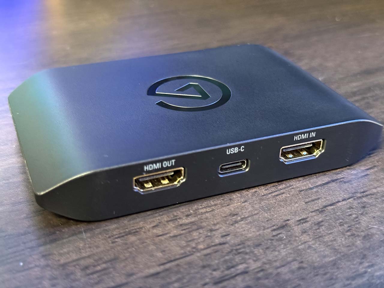 Face arrière du Elgato 4K S avec les ports HDMI et USB-C