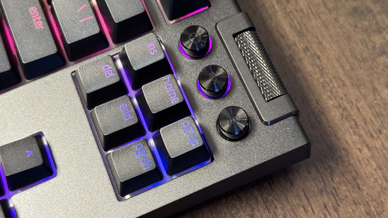 Molette de volume et touches multimédia du Razer BlackWidow V4 TKL HyperSpeed rétroéclairées