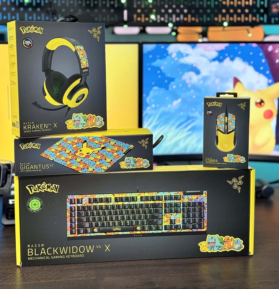 ackaging complet de la collection Razer x Pokémon avec le clavier BlackWidow V4X, le casque Kraken V4X, la souris Cobra et le tapis Gigantus V2