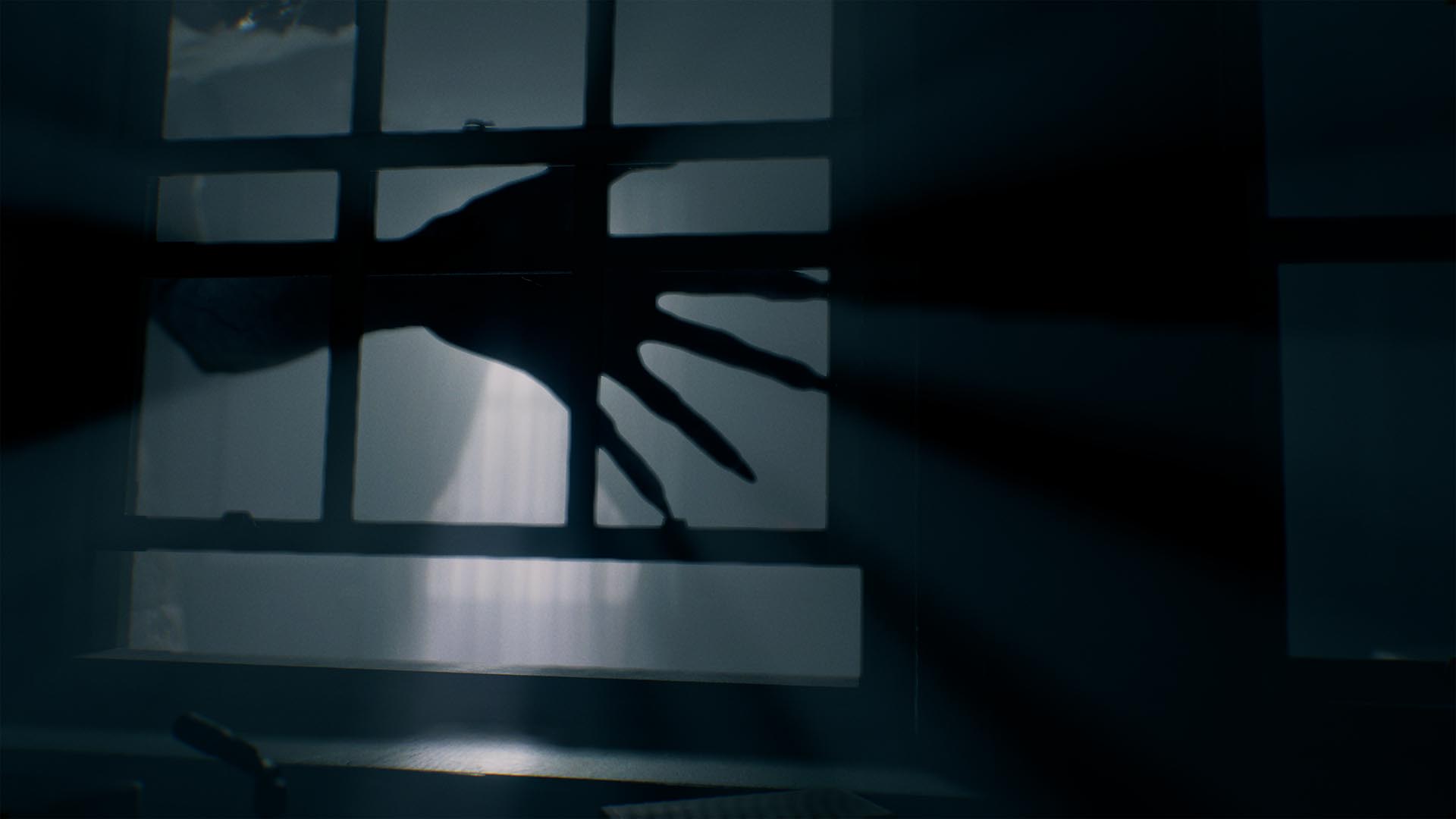 Ombre d’un monstre mutant projetée sur une fenêtre dans Resident Evil Requiem, renforçant l’atmosphère angoissante du jeu