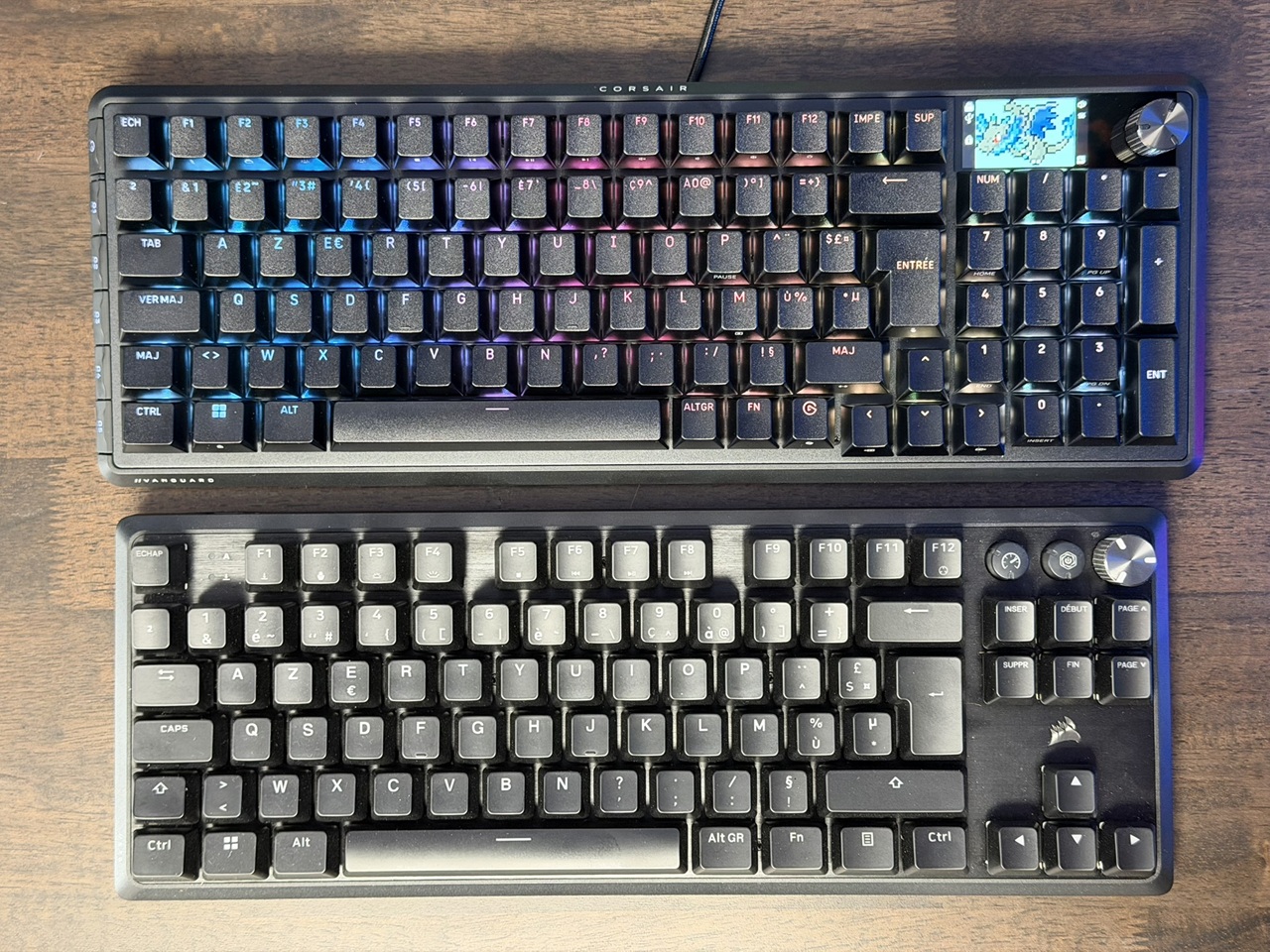 Comparaison du Corsair K70 pro TKL aux côtés du Vanguard Pro 95