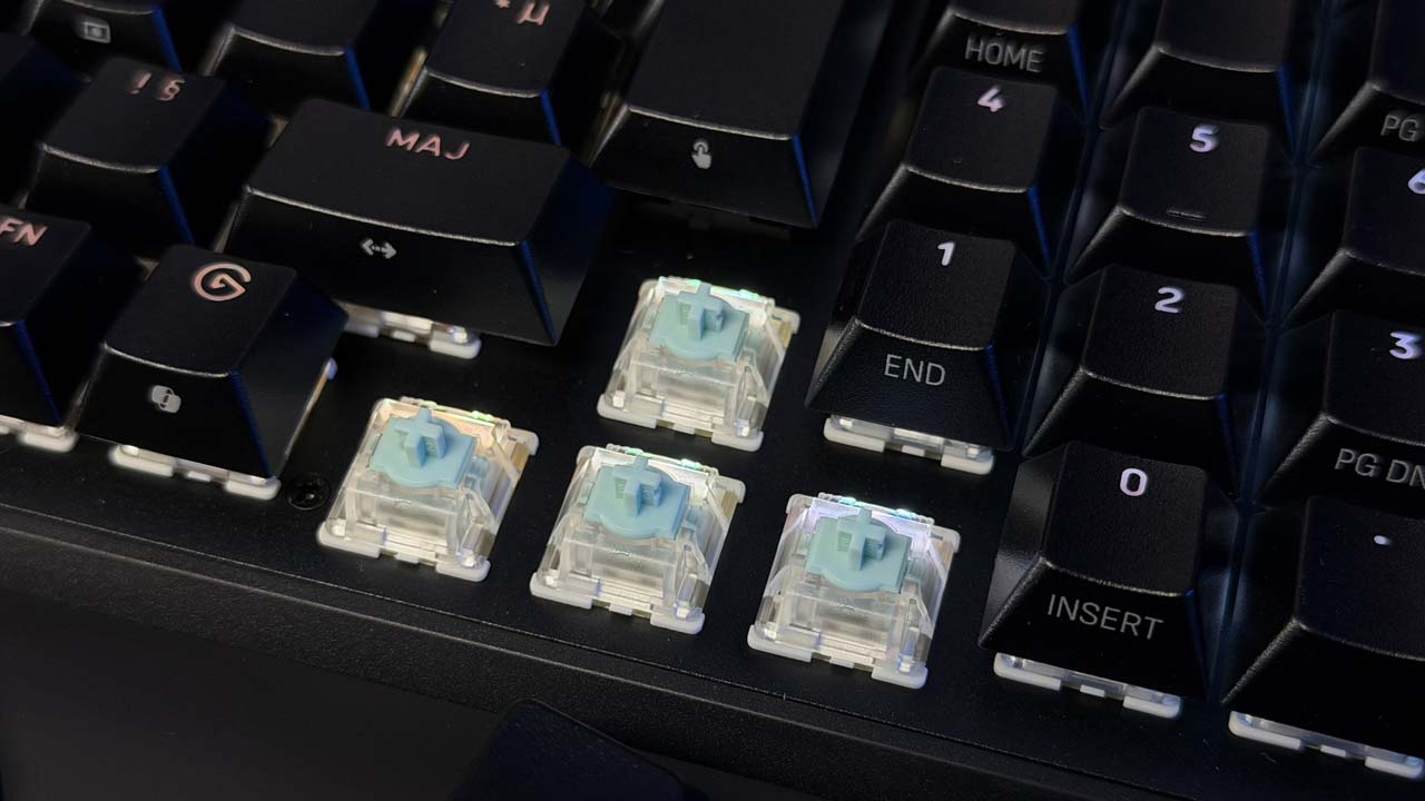 Vue zoomée des switchs MGX Hyperdrive magnétiques hotswap du Vanguard Pro 96.