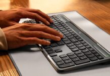 TEST – Logitech Slim Solar+ K980, le clavier solaire sans fil qui n’a jamais besoin d’être rechargé