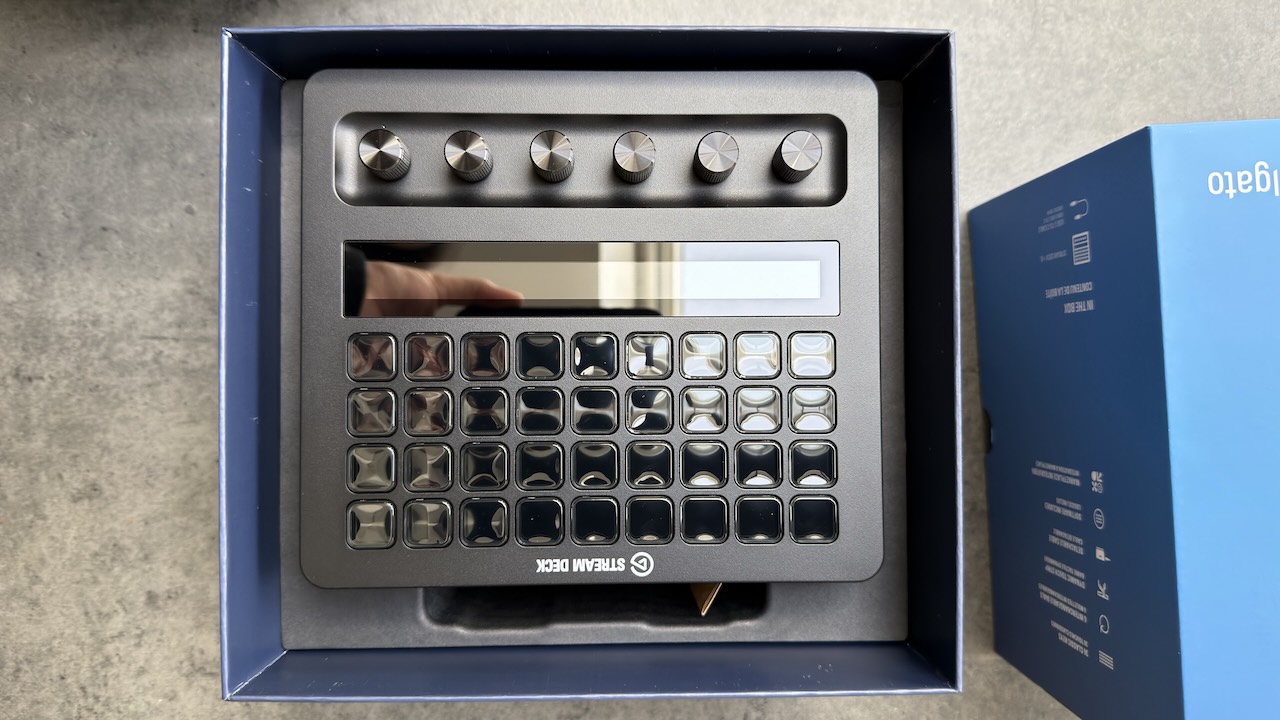 Déballage du Stream Deck Plus XL.
