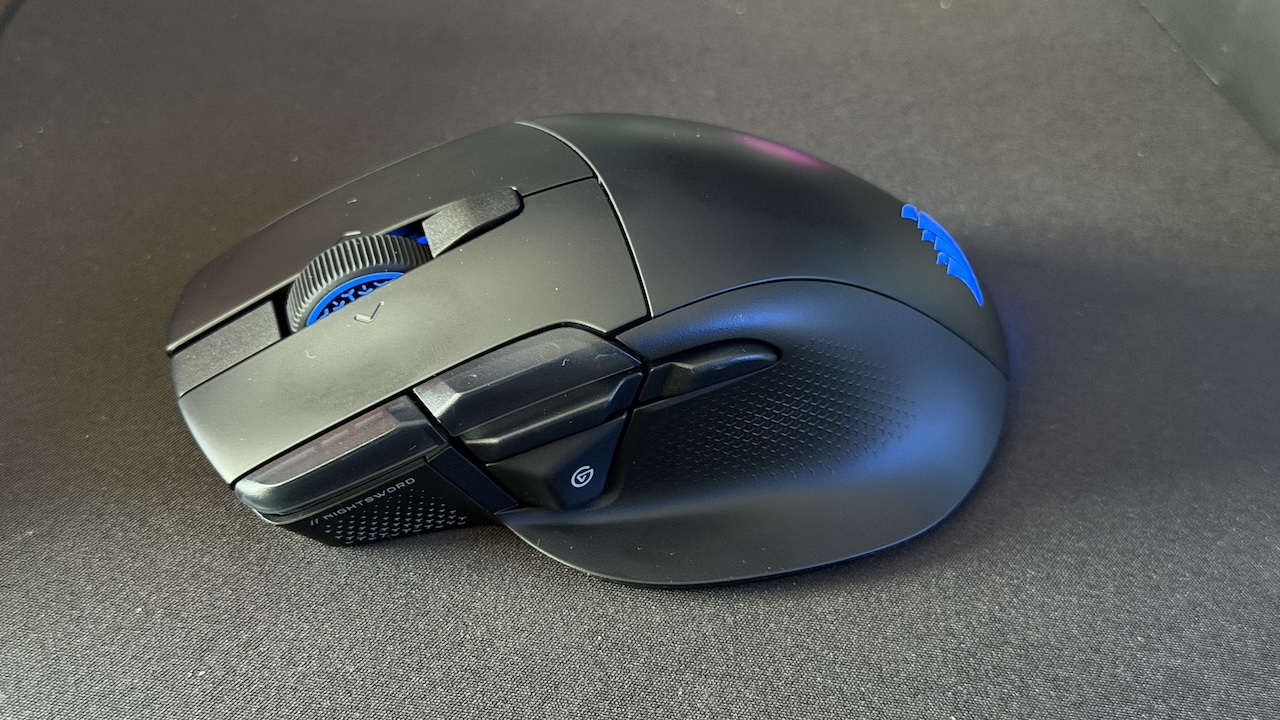 La molette de la Corsair Nightsword V2 Wireless SD peut être actionnée horizontalement